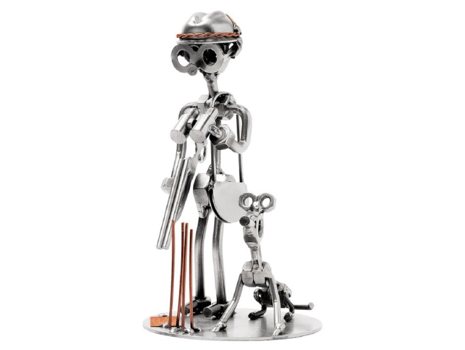 Die Original-Schraubenmännchen und Metallfiguren werden in liebevoller Handarbeit hergestellt und sind ein ideales Geschenk für alle Berufsgruppen. Dieses Berufe-Schraubenmännchen ist ein besonderes Geschenk für Jäger und Waidmänner. Wie ein roter Faden zieht sich die Brille, die jede Schraubenfigur trägt, als ein besonderes Markenzeichen des Künstlers Günter Scholz durch das gesamte Repertoire an Schraubenmännchen. Eine tolle Geschenkidee, ob für Geburtstag, als Liebesbeweis, für den Namenstag, als Weihnachtsgeschenk, als Dankeschön oder einfach als Gastgeschenk.